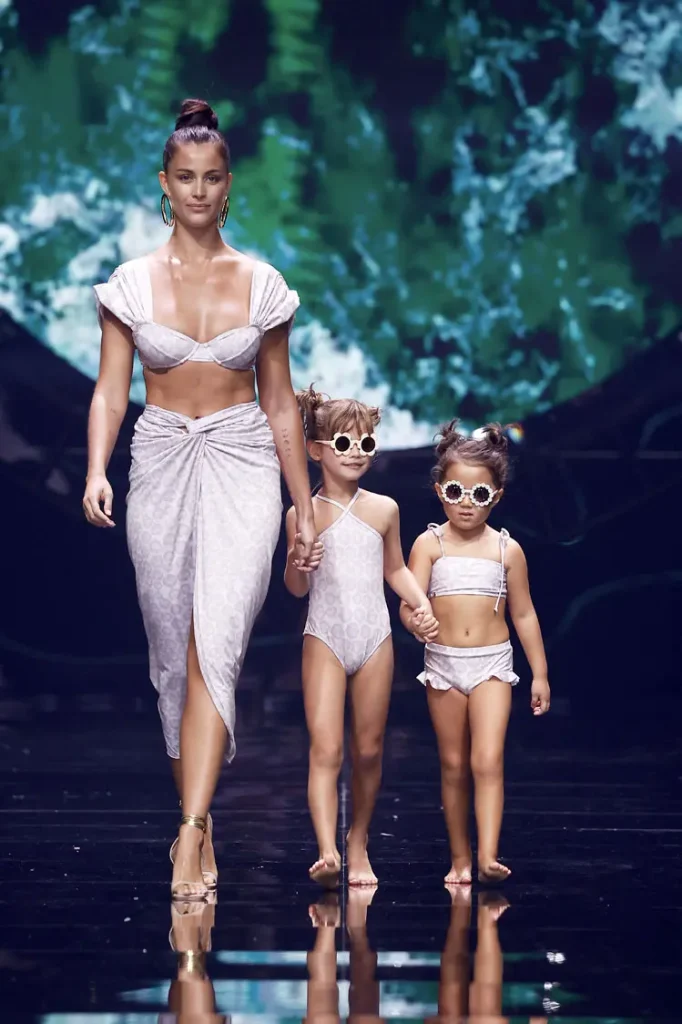 Coleccion amarte pasarela Elena Morales 2025