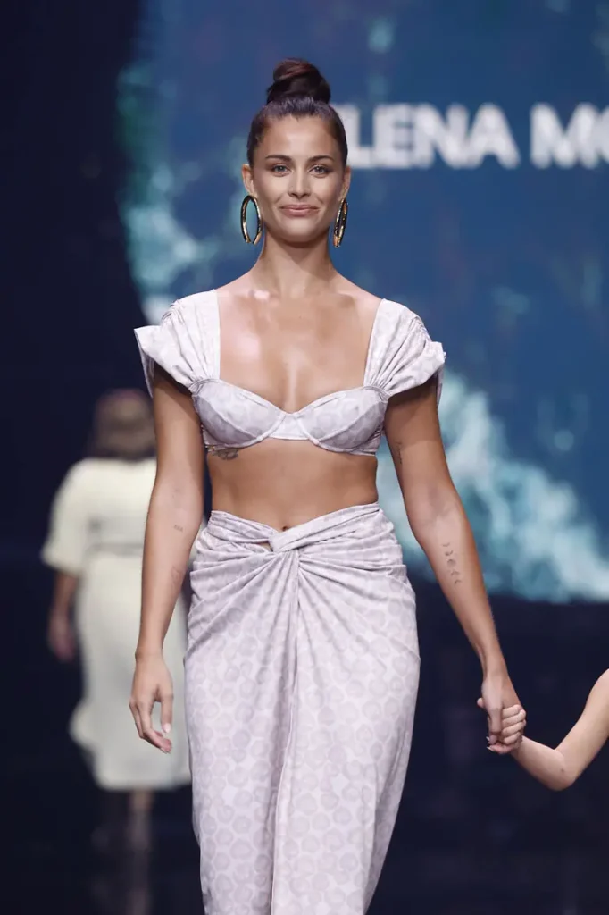 Coleccion amarte pasarela Elena Morales 2025