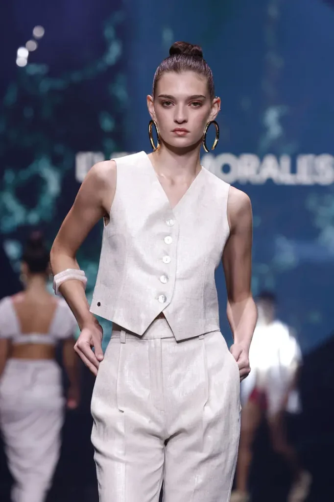 Coleccion amarte pasarela Elena Morales 2025