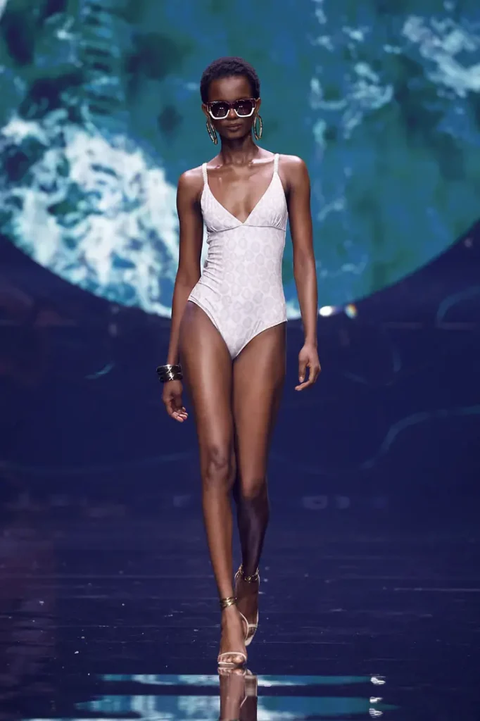 Coleccion amarte pasarela Elena Morales 2025