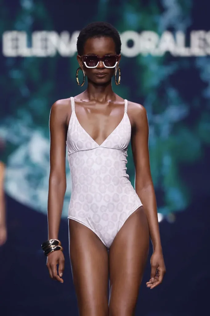 Coleccion amarte pasarela Elena Morales 2025